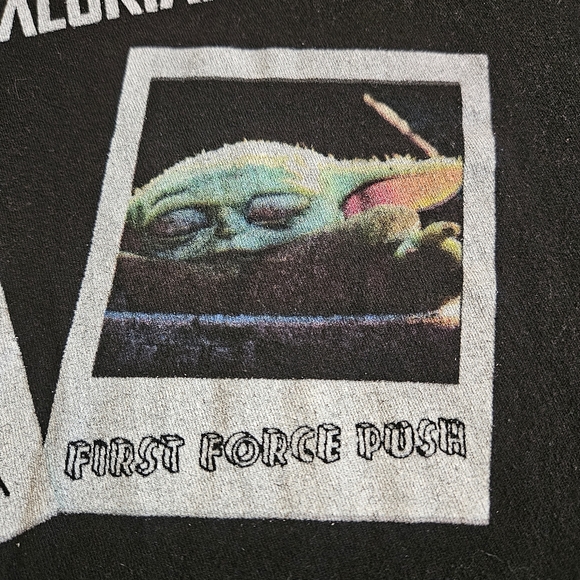 Mandalorian Tee w/ Grogu - Picture 6 of 12